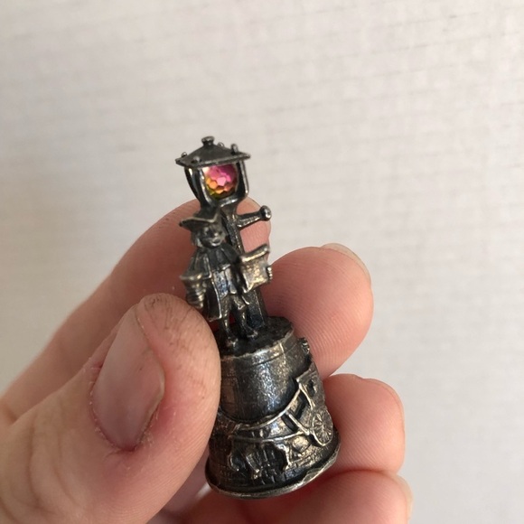 Vtg Town Crier Collectible Thimble - Picture 3 of 10